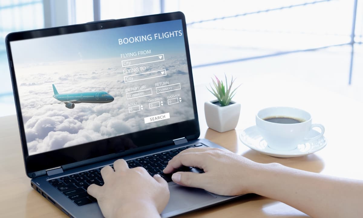 5 Flight Booking Hacks That Actually Save Money