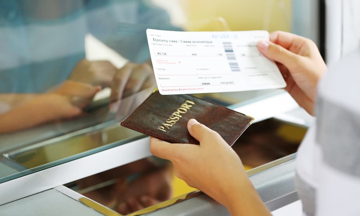 Difference Between Refundable and Non-Refundable Flight Tickets